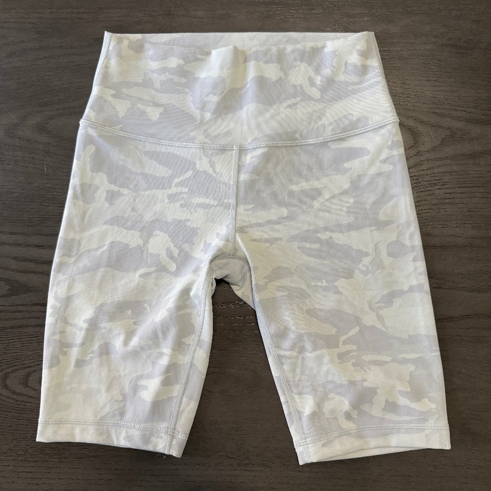 Lululemon Wunder Under HR Shorts Camo stretch 10 inch size 6